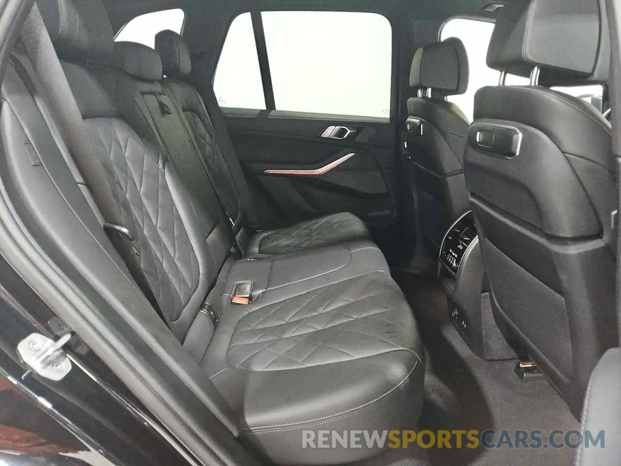 11 fotografías del automóvil dañado 5UX13EU02R9T69291 BMW X5 2024