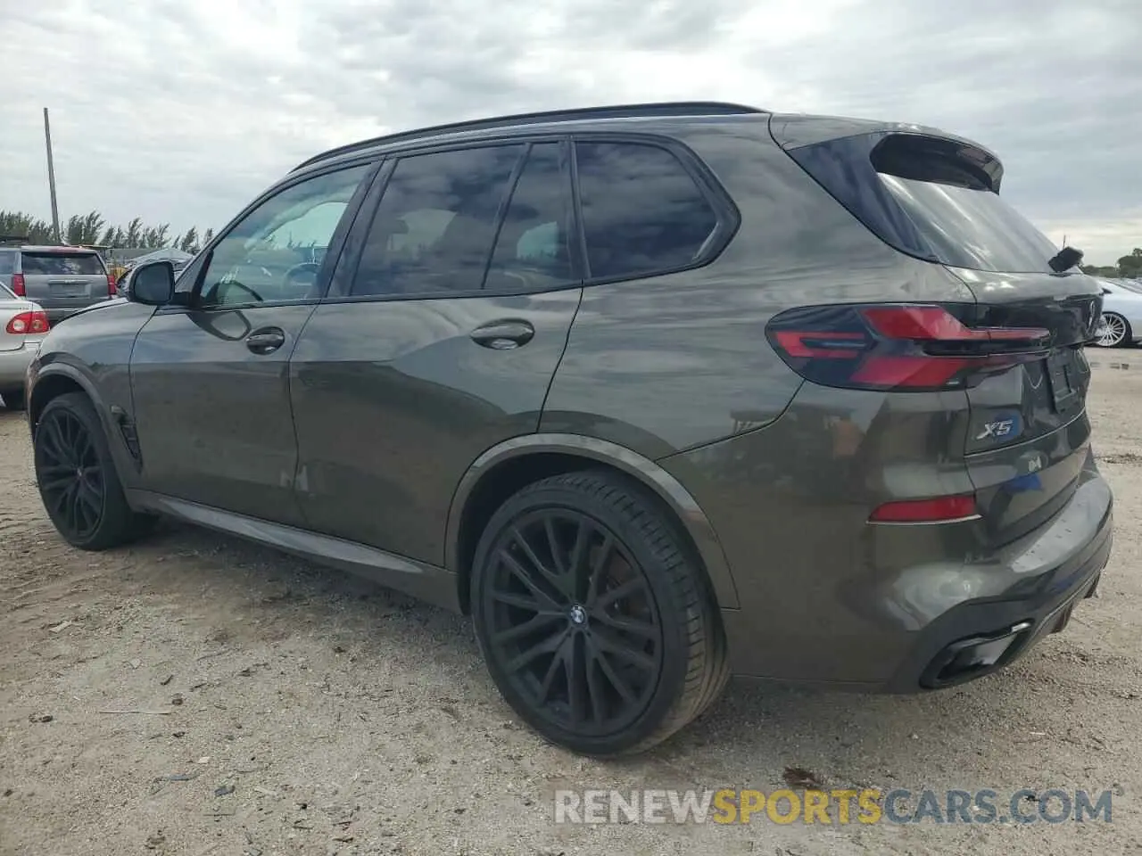 2 fotografías del automóvil dañado 5UX13EU02R9U24452 BMW X5 2024