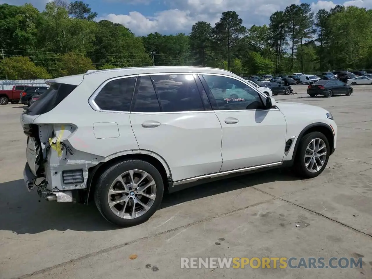 3 fotografías del automóvil dañado 5UX13EU05R9S49811 BMW X5 2024