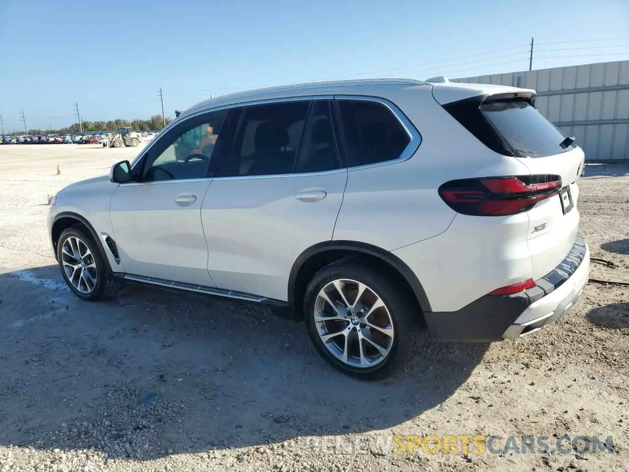 2 fotografías del automóvil dañado 5UX13EU05R9U32237 BMW X5 2024