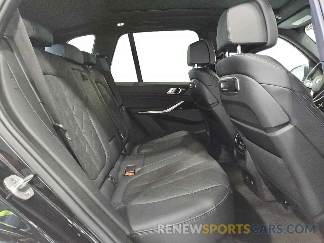 11 fotografías del automóvil dañado 5UX13EU05R9V10497 BMW X5 2024