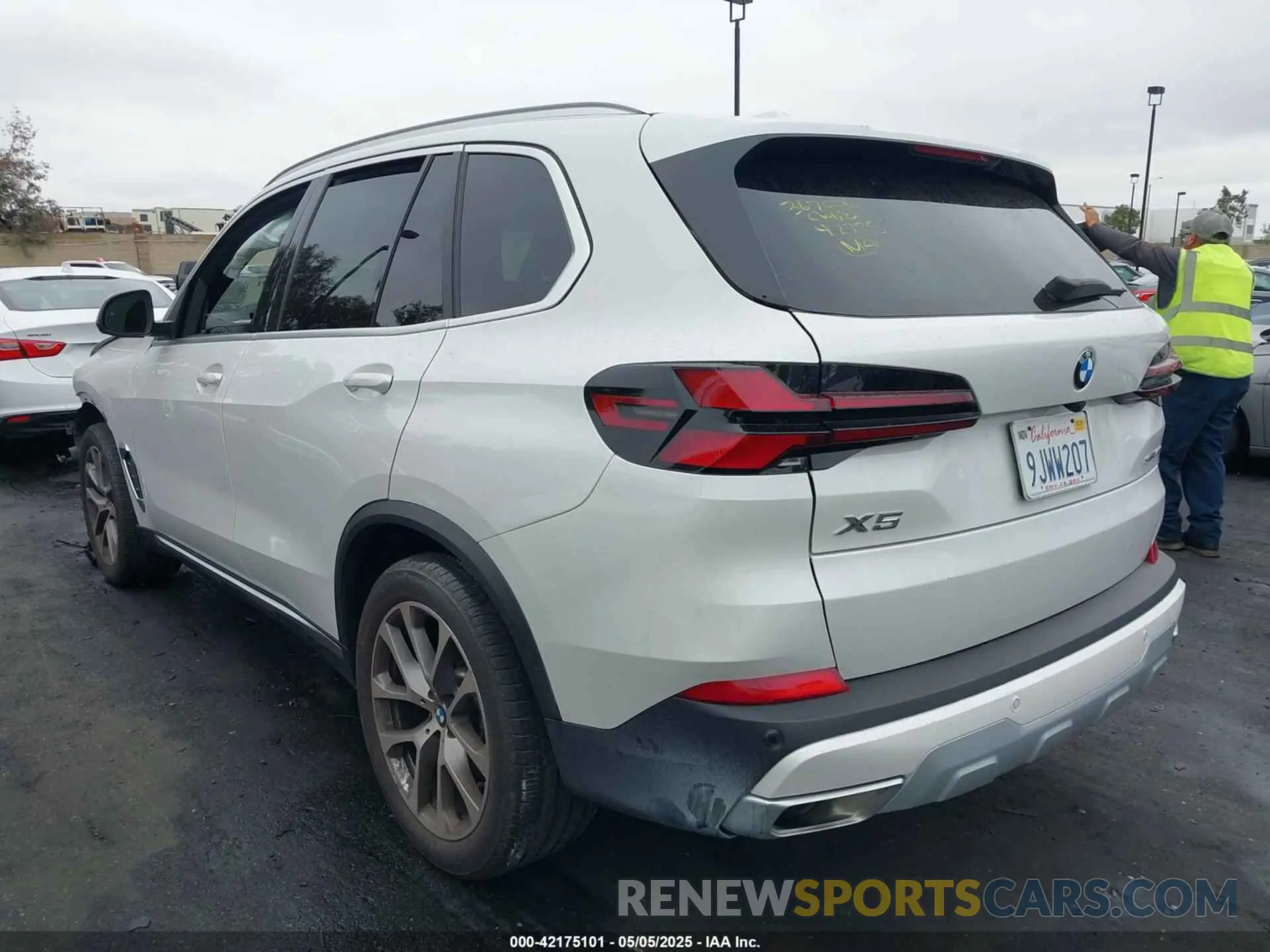 3 fotografías del automóvil dañado 5UX13EU06R9T97787 BMW X5 2024