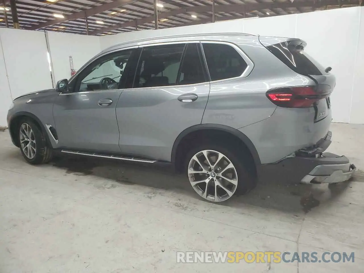 2 fotografías del automóvil dañado 5UX13EU07R9T68086 BMW X5 2024