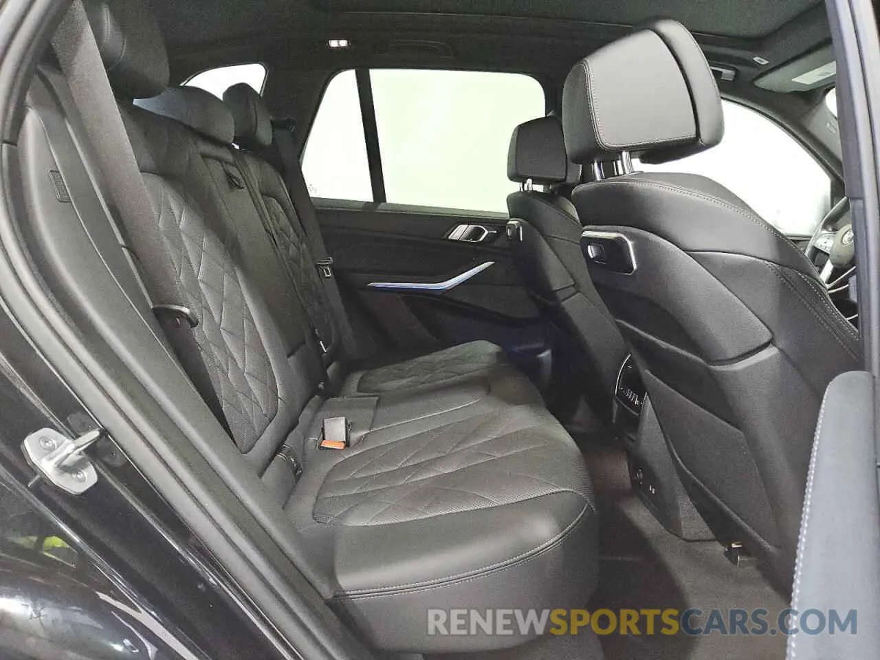 11 fotografías del automóvil dañado 5UX13EU07R9U96151 BMW X5 2024