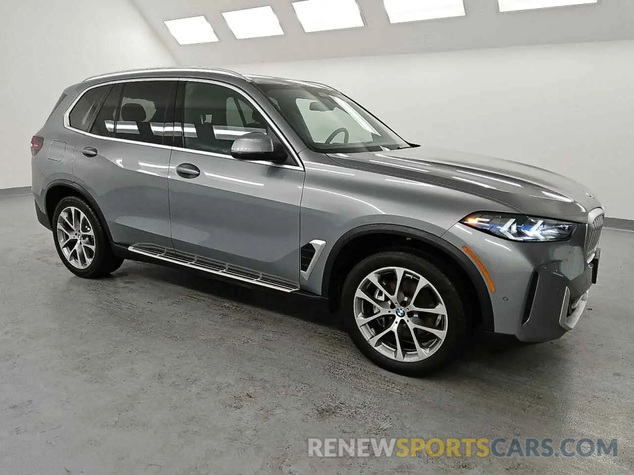 4 fotografías del automóvil dañado 5UX13EU07R9V28970 BMW X5 2024