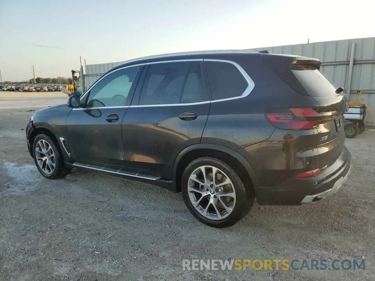 2 fotografías del automóvil dañado 5UX13EU08R9T54181 BMW X5 2024