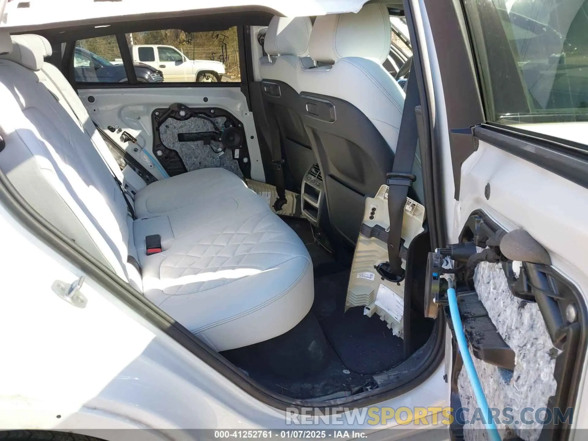 8 fotografías del automóvil dañado 5UX13EU08R9U30644 BMW X5 2024