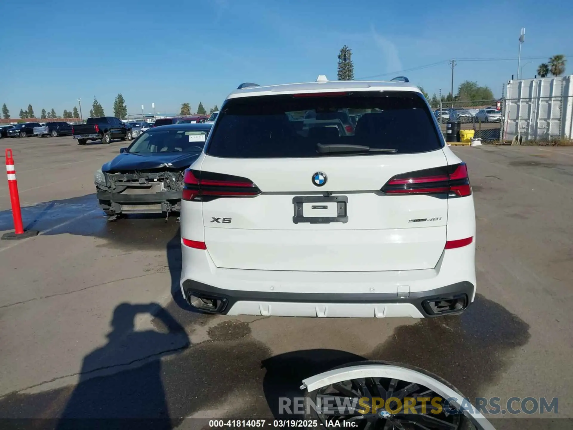 17 fotografías del automóvil dañado 5UX13EU08R9U51221 BMW X5 2024