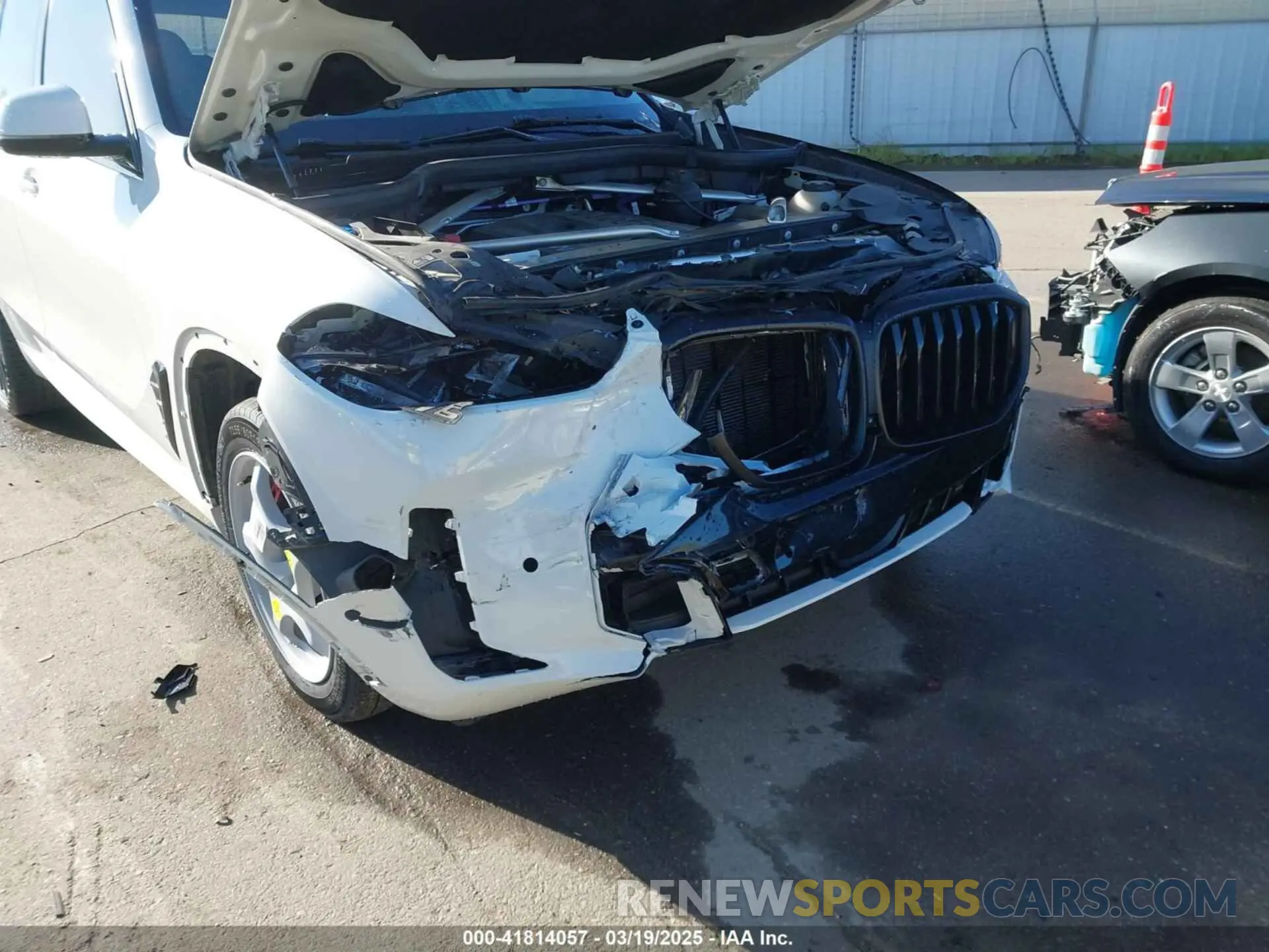 18 fotografías del automóvil dañado 5UX13EU08R9U51221 BMW X5 2024