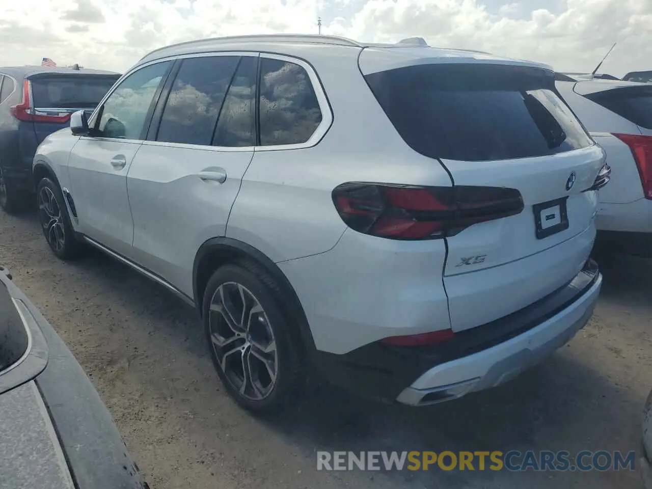 2 fotografías del automóvil dañado 5UX13EU09R9V94677 BMW X5 2024