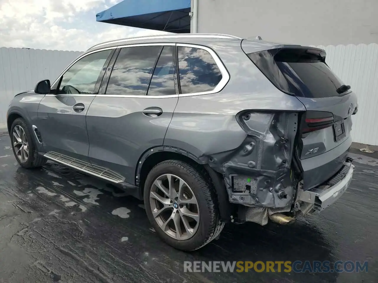 2 fotografías del automóvil dañado 5UX23EU02R9T34545 BMW X5 2024
