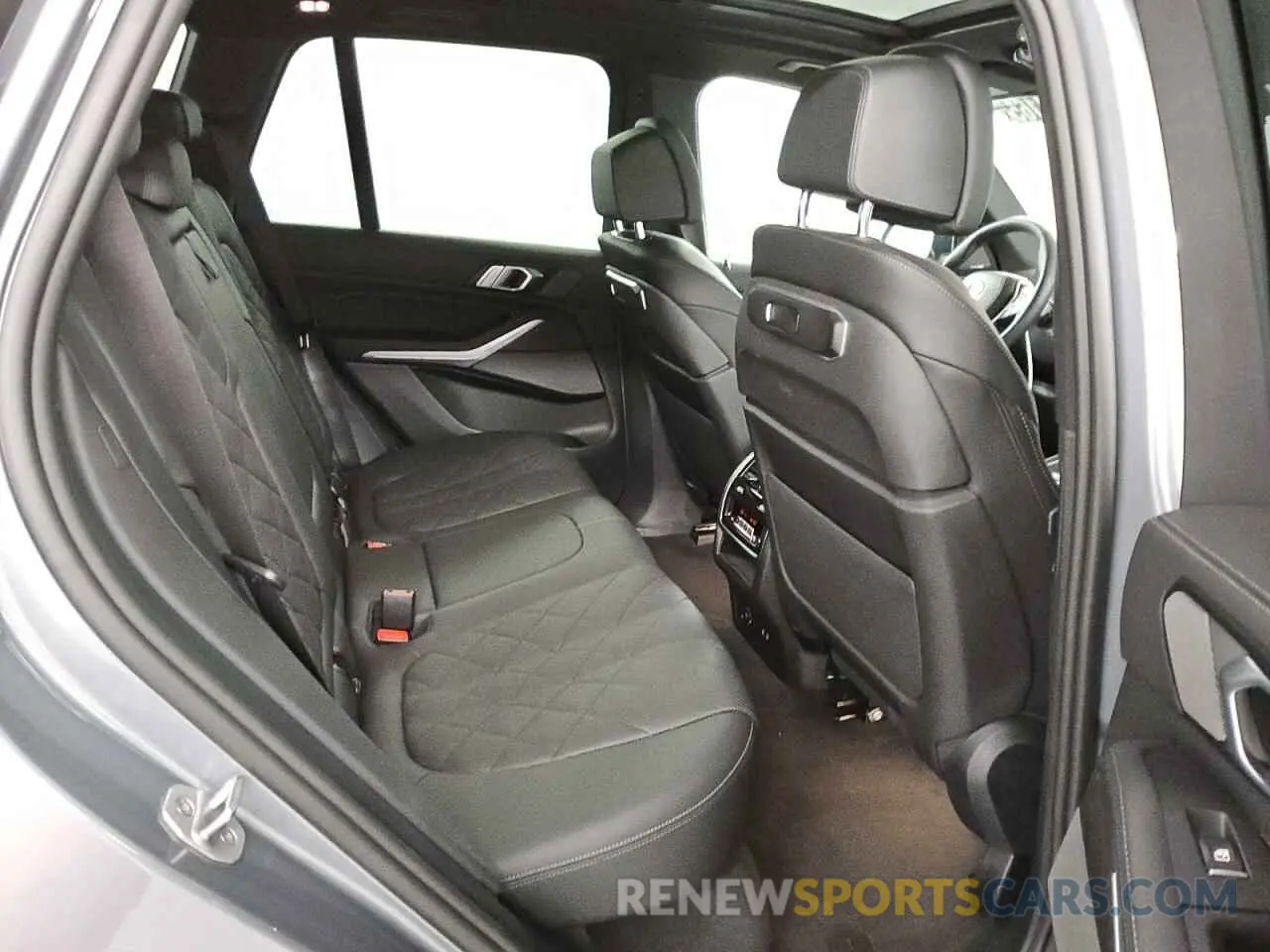 11 fotografías del automóvil dañado 5UX23EU02R9U22690 BMW X5 2024