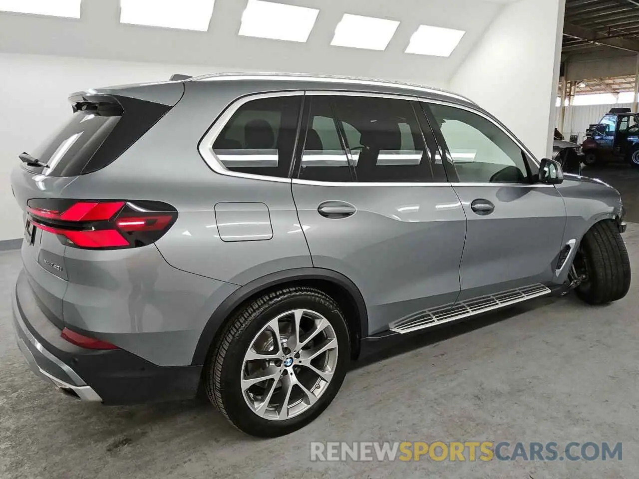 3 fotografías del automóvil dañado 5UX23EU02R9U22690 BMW X5 2024