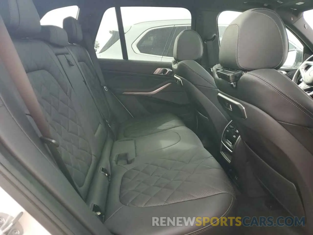 11 fotografías del automóvil dañado 5UX23EU03R9S37421 BMW X5 2024