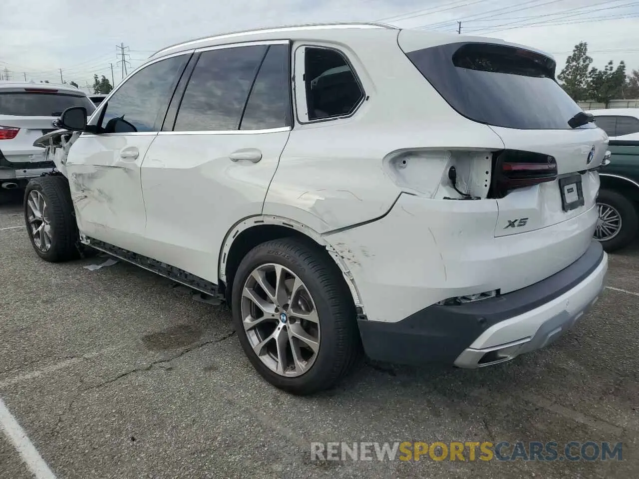 2 fotografías del automóvil dañado 5UX23EU03R9U78234 BMW X5 2024