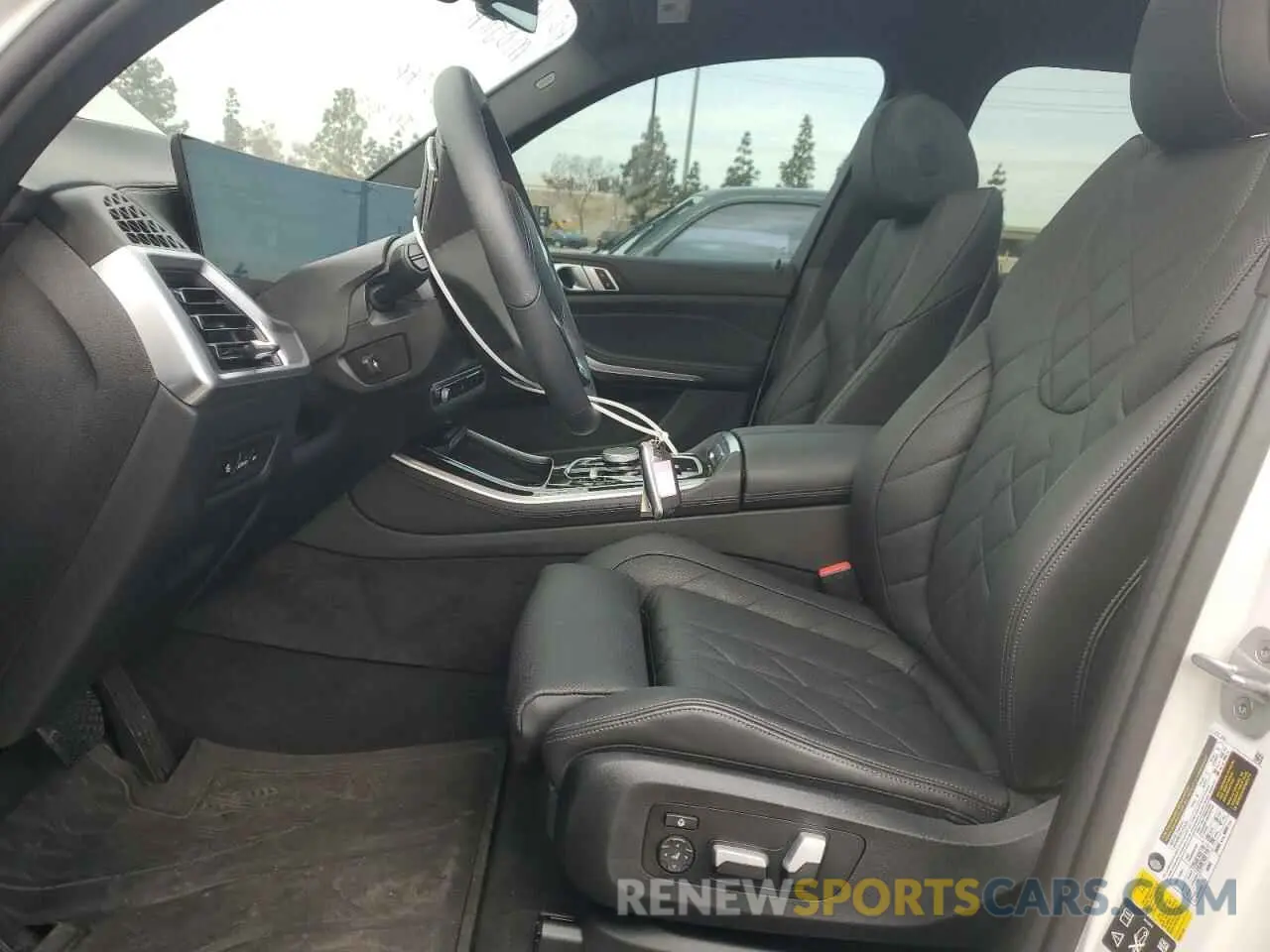 7 fotografías del automóvil dañado 5UX23EU03R9U78234 BMW X5 2024