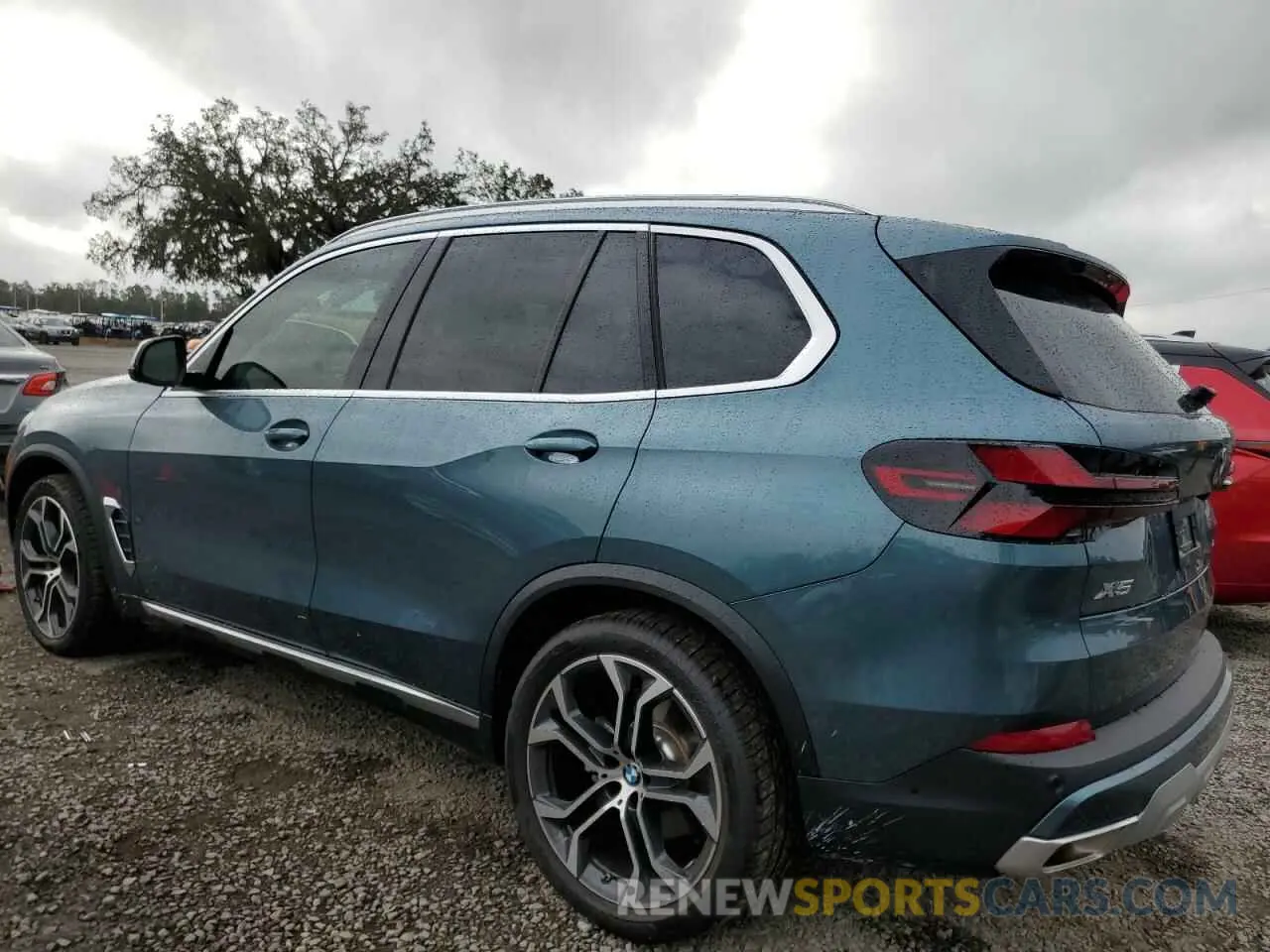 2 fotografías del automóvil dañado 5UX23EU03R9V70654 BMW X5 2024