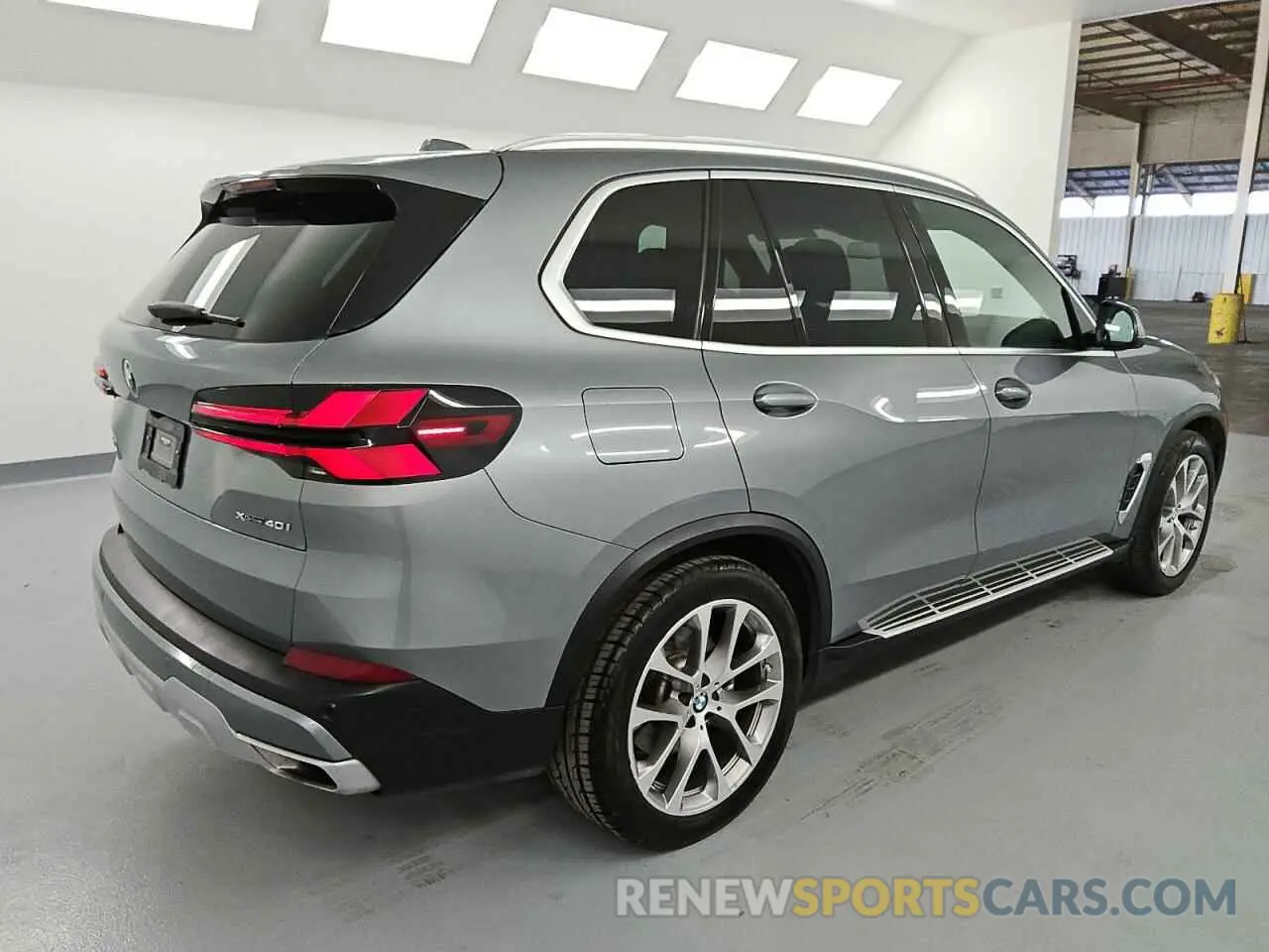 3 fotografías del automóvil dañado 5UX23EU05R9S11726 BMW X5 2024