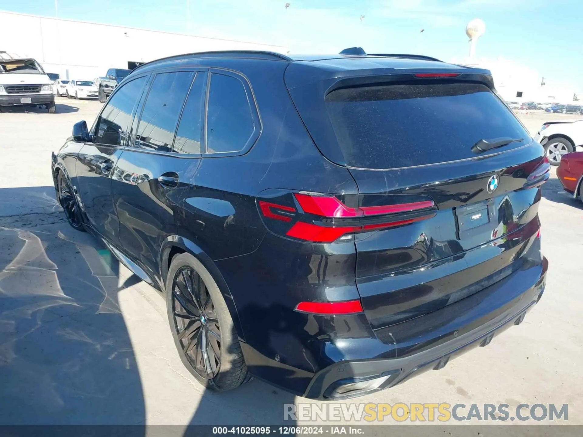 3 fotografías del automóvil dañado 5UX23EU07R9S69613 BMW X5 2024