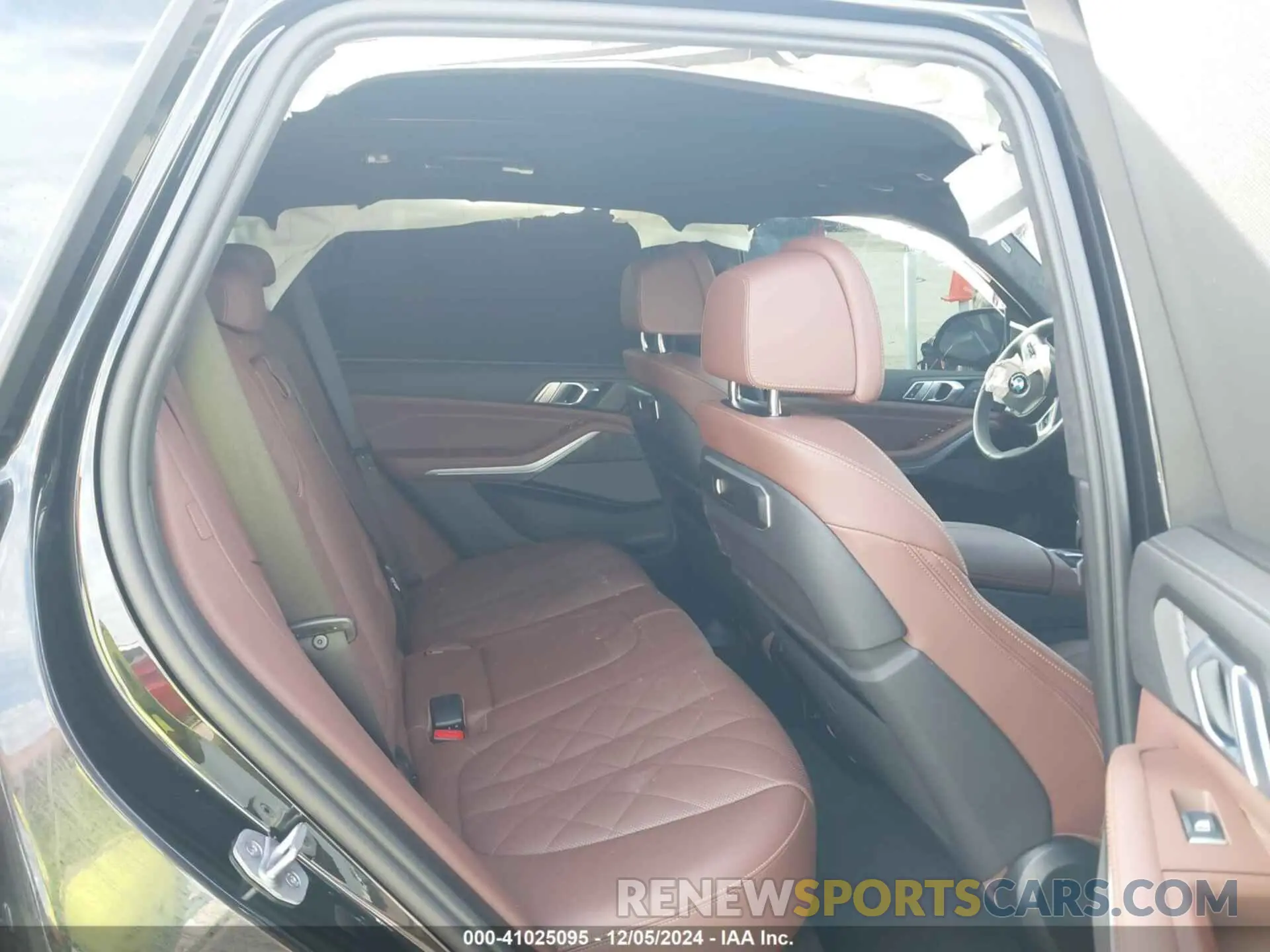 8 fotografías del automóvil dañado 5UX23EU07R9S69613 BMW X5 2024