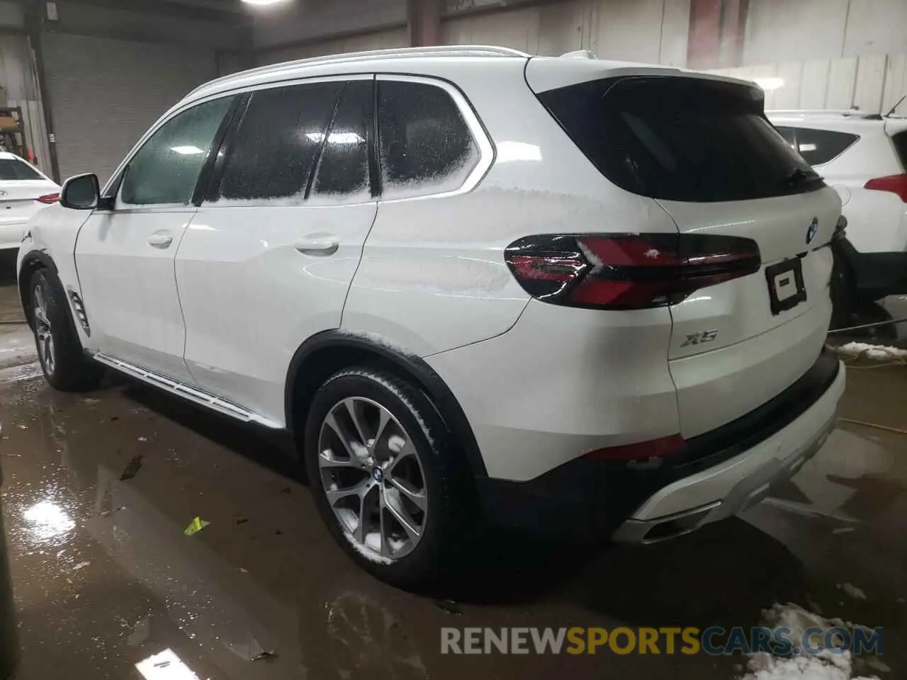 2 fotografías del automóvil dañado 5UX23EU07R9V40346 BMW X5 2024
