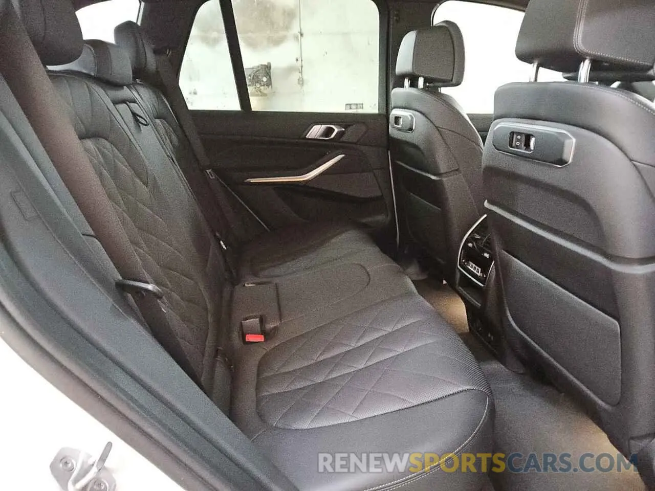11 fotografías del automóvil dañado 5UX23EU08R9U20992 BMW X5 2024