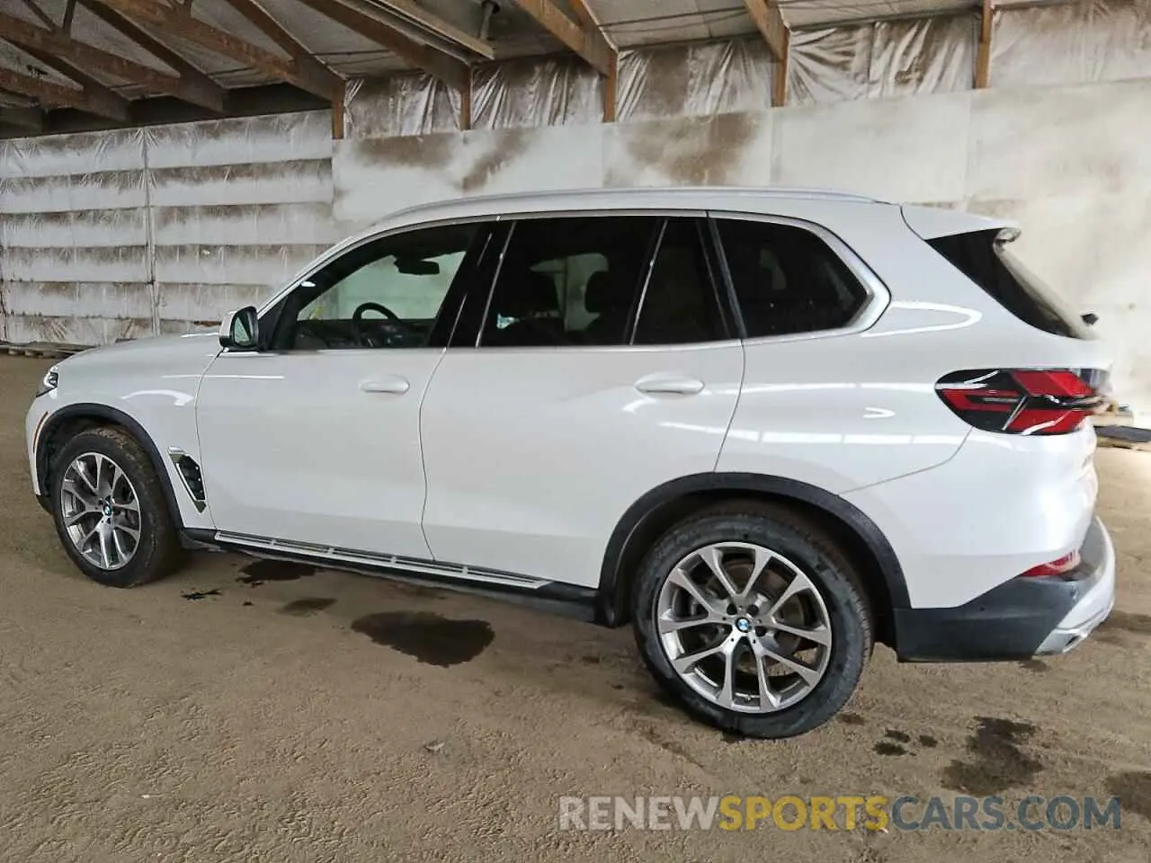 2 fotografías del automóvil dañado 5UX23EU08R9U20992 BMW X5 2024