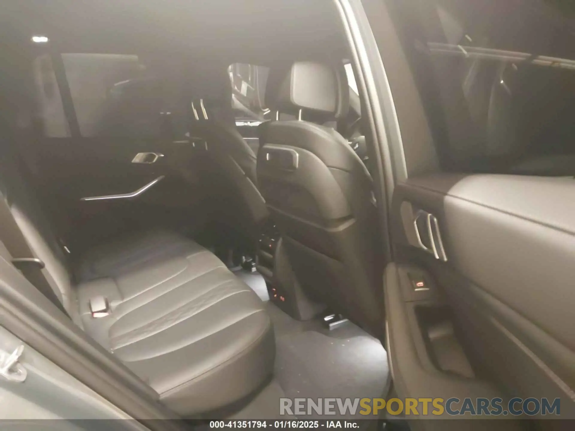 8 fotografías del automóvil dañado 5UX23EU08R9U39588 BMW X5 2024