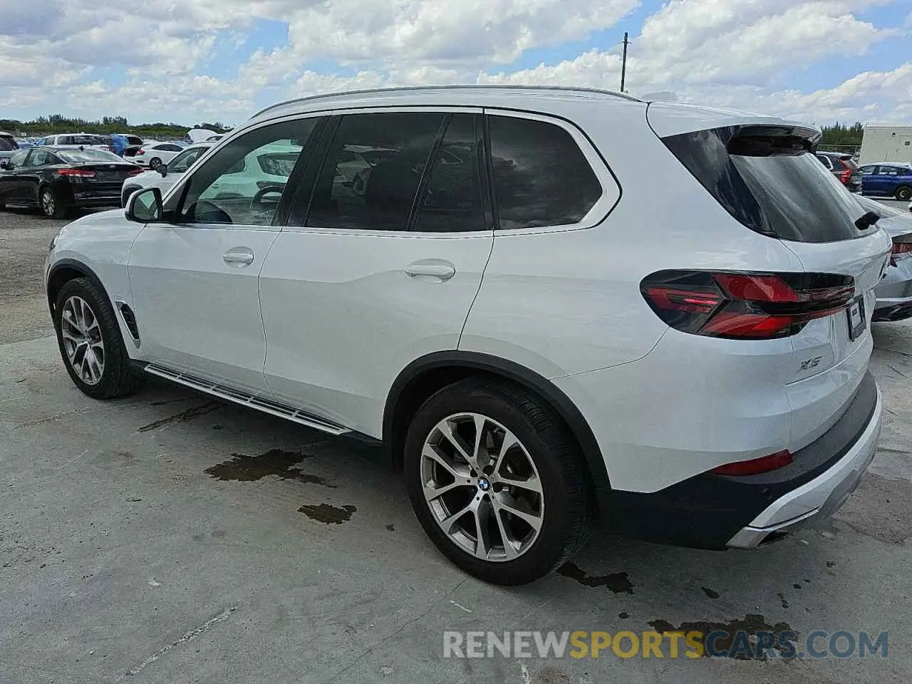 2 fotografías del automóvil dañado 5UX23EU09R9U66251 BMW X5 2024