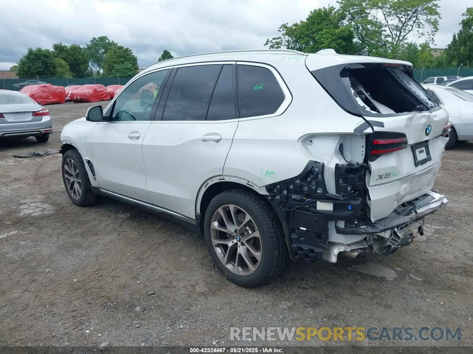 3 fotografías del automóvil dañado 5UX23EU0XR9T63789 BMW X5 2024