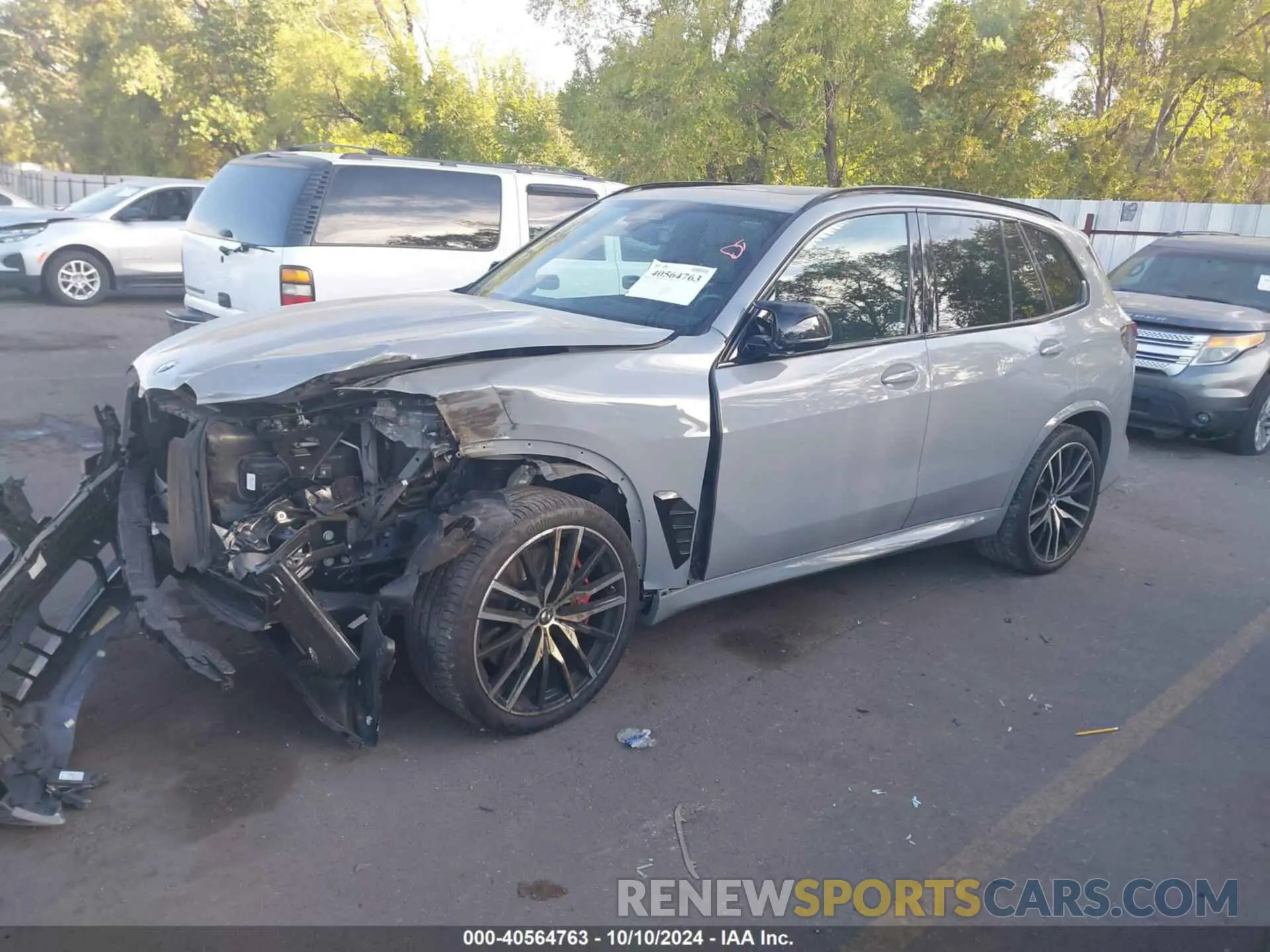 2 fotografías del automóvil dañado 5UX33EU01R9S37972 BMW X5 2024