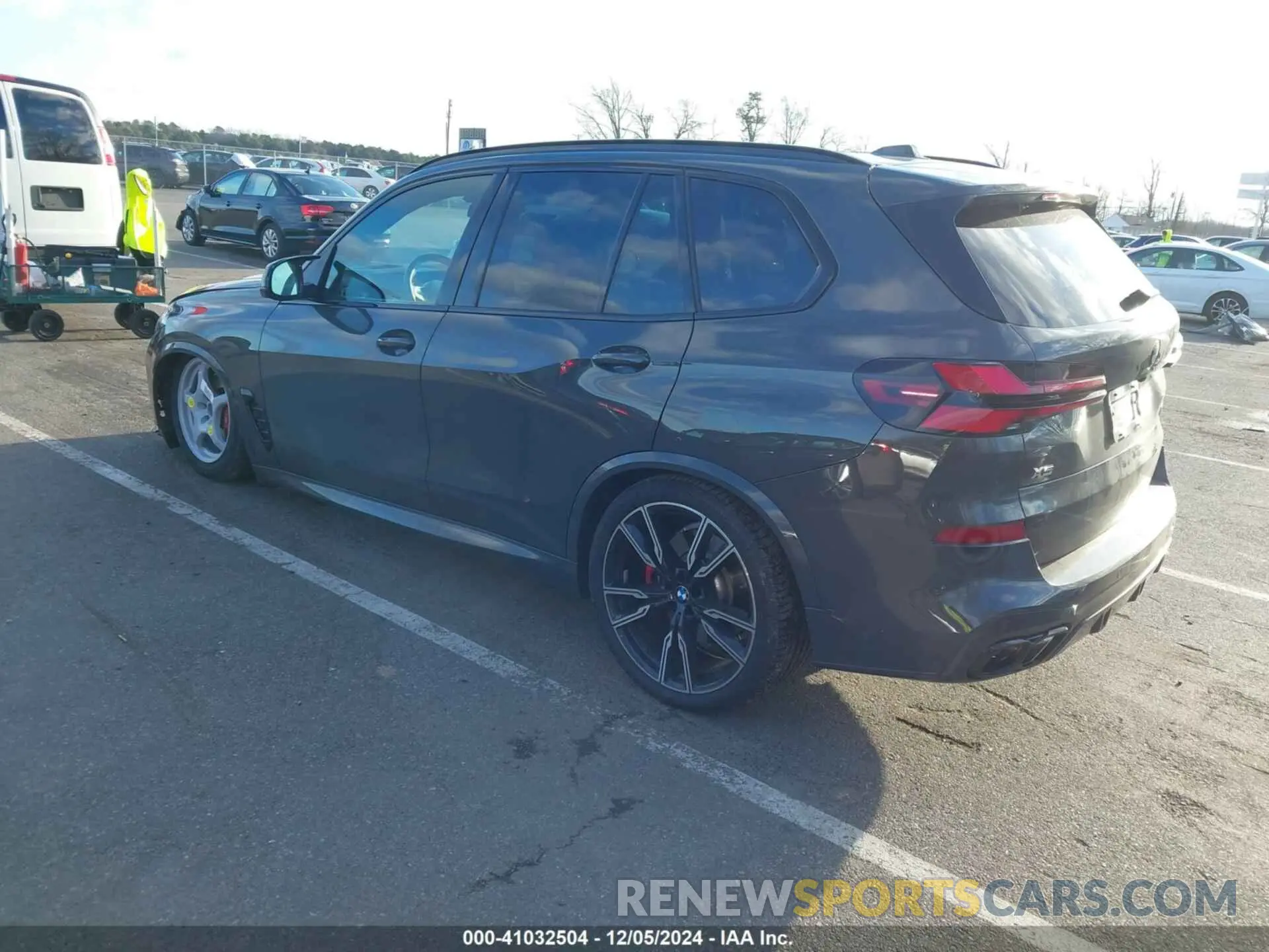 3 fotografías del automóvil dañado 5UX33EU01R9U12219 BMW X5 2024