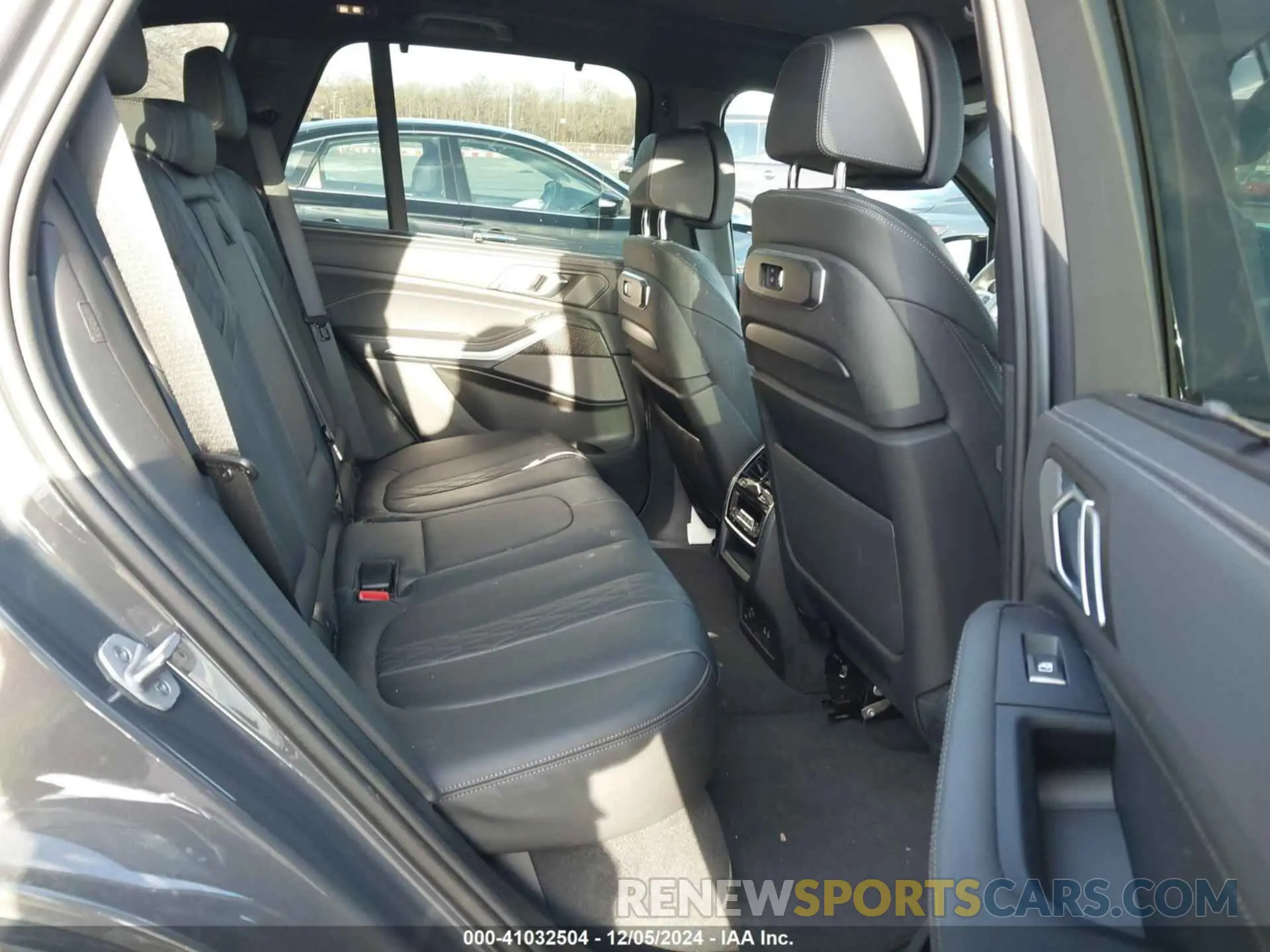8 fotografías del automóvil dañado 5UX33EU01R9U12219 BMW X5 2024