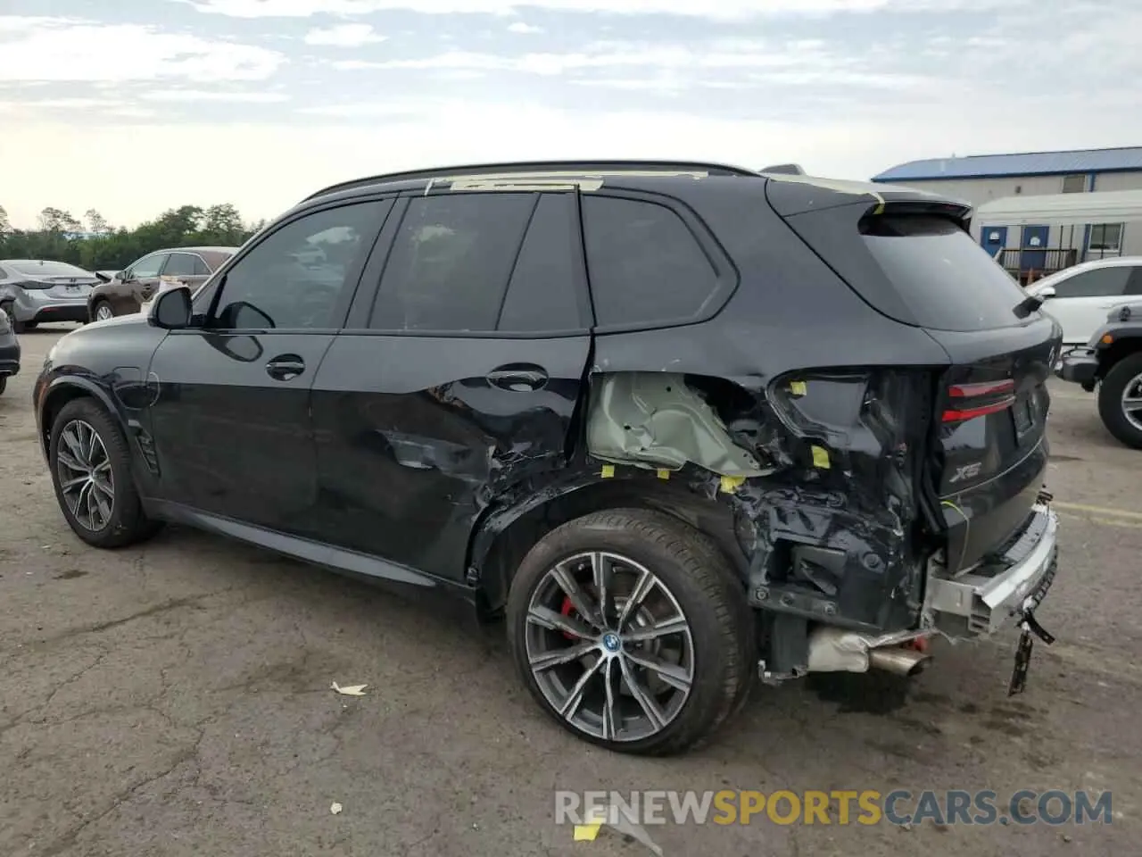2 fotografías del automóvil dañado 5UX43EU02R9U91727 BMW X5 2024