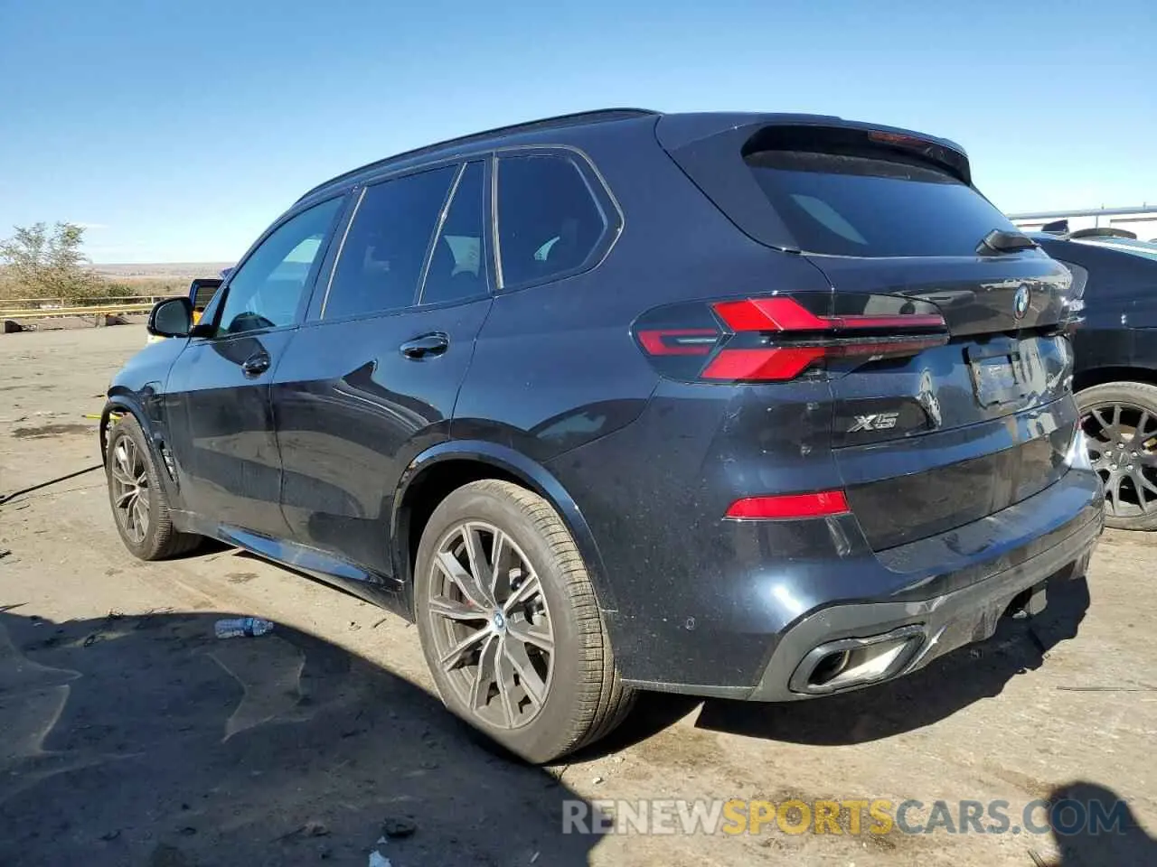 2 fotografías del automóvil dañado 5UX43EU03R9U76640 BMW X5 2024