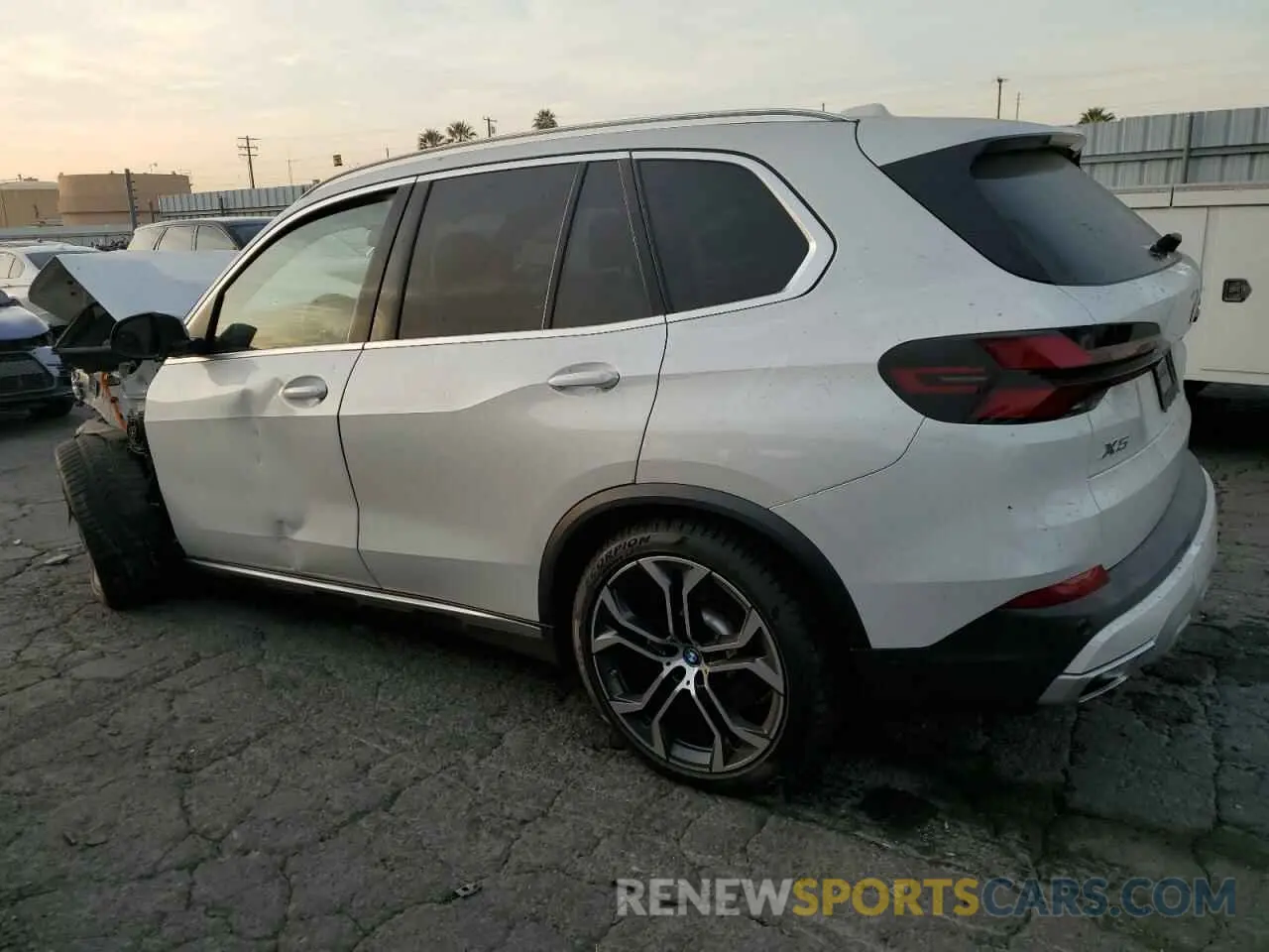 2 fotografías del automóvil dañado 5UX43EU07R9S99719 BMW X5 2024