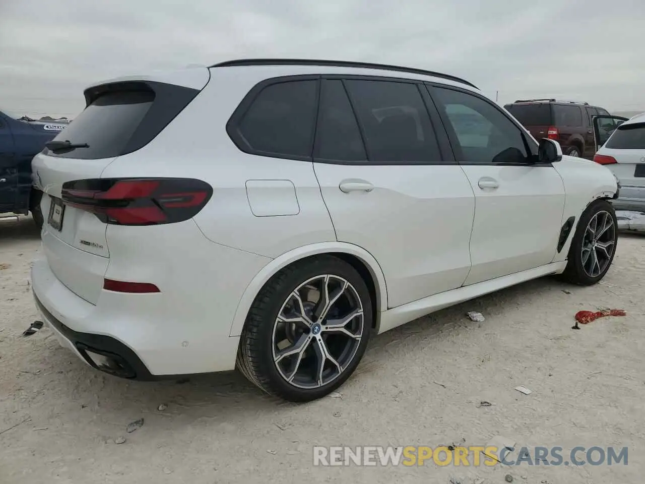 3 fotografías del automóvil dañado 5UX43EU08R9S61979 BMW X5 2024