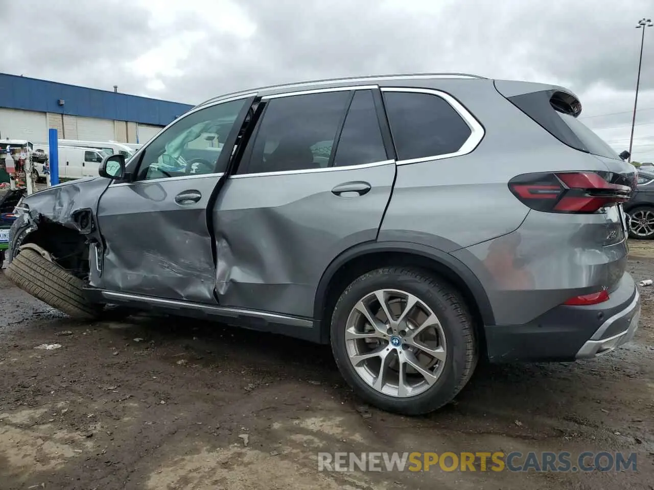 2 fotografías del automóvil dañado 5UX43EU09R9T80477 BMW X5 2024