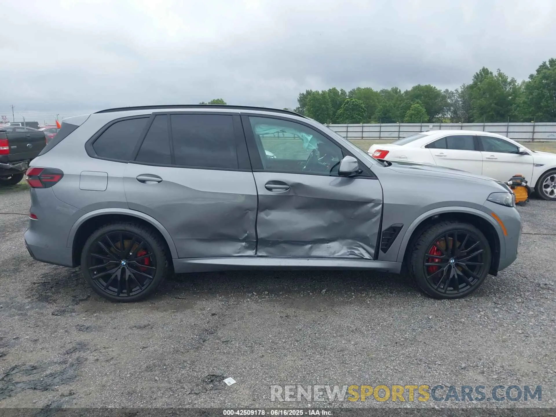 13 fotografías del automóvil dañado 5UX13EU02S9Y75337 BMW X5 2025