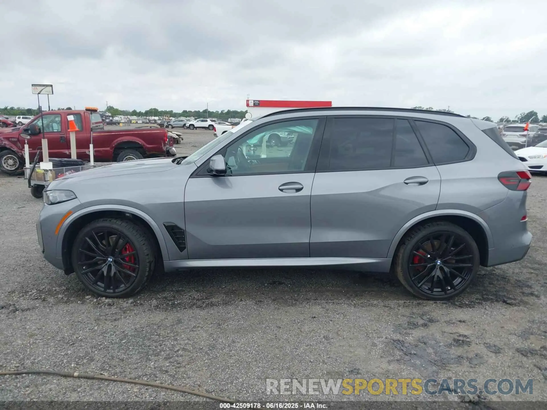 14 fotografías del automóvil dañado 5UX13EU02S9Y75337 BMW X5 2025