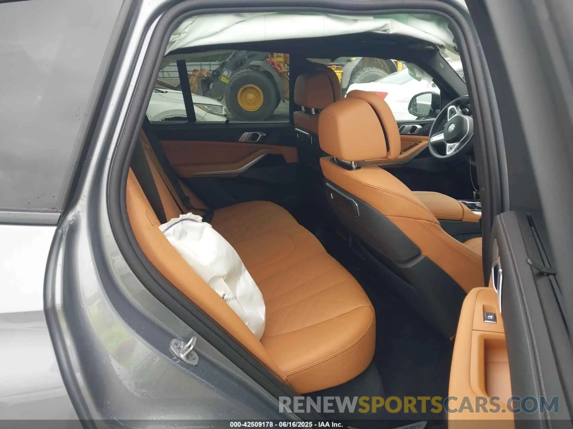 8 fotografías del automóvil dañado 5UX13EU02S9Y75337 BMW X5 2025