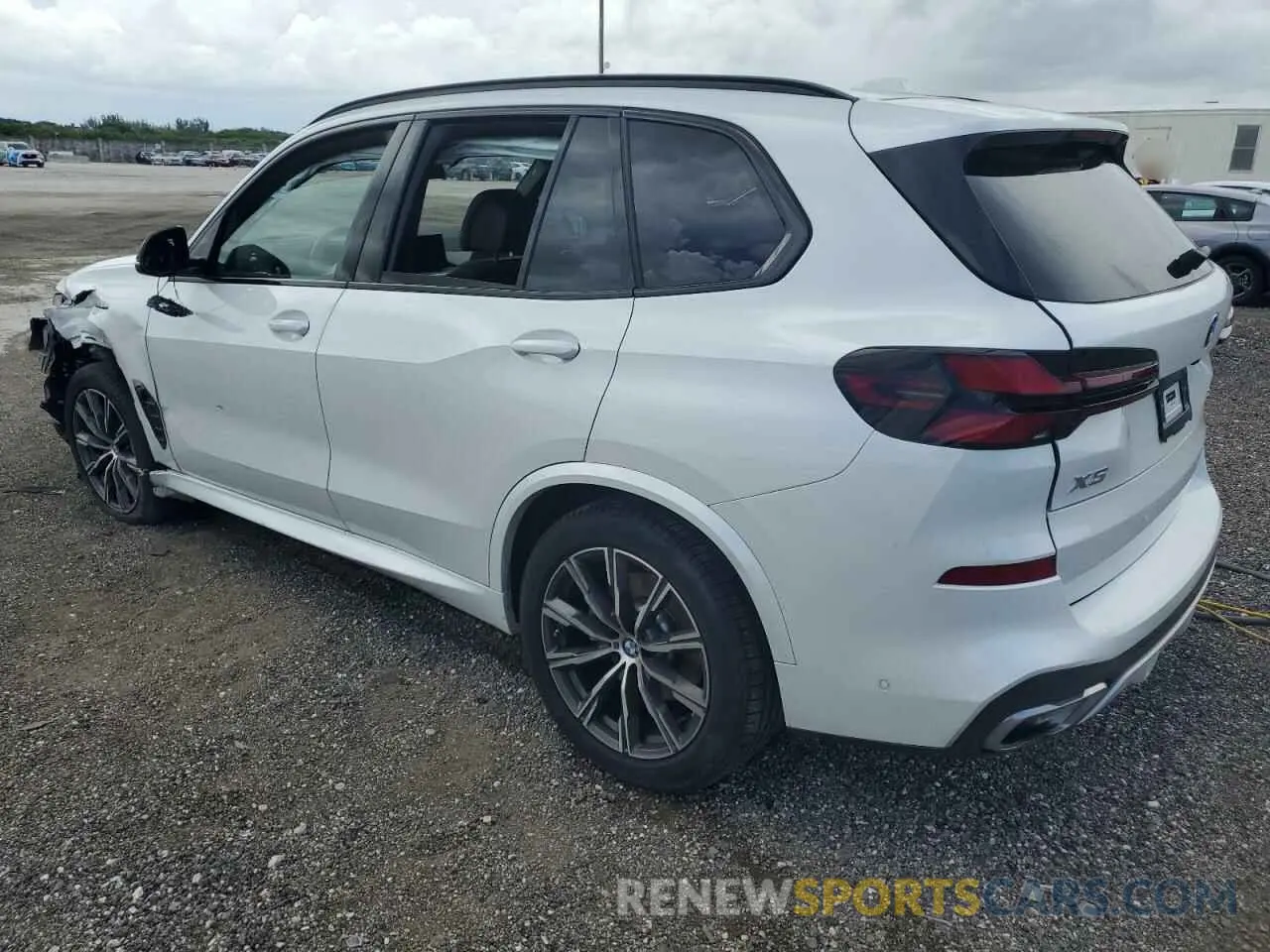 2 fotografías del automóvil dañado 5UX23EU08S9Z16896 BMW X5 2025