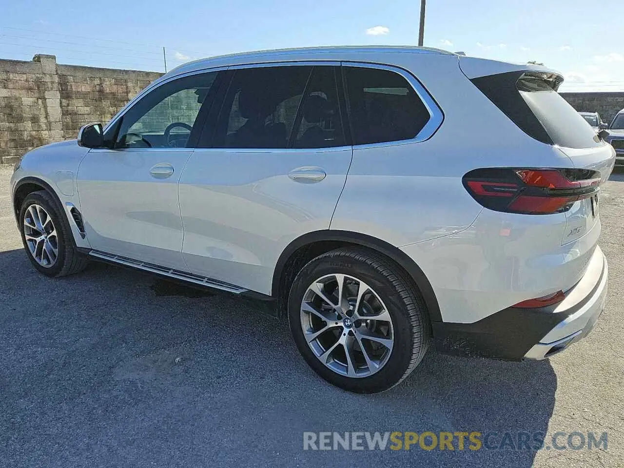 2 fotografías del automóvil dañado 5UX43EU01S9Y95673 BMW X5 2025
