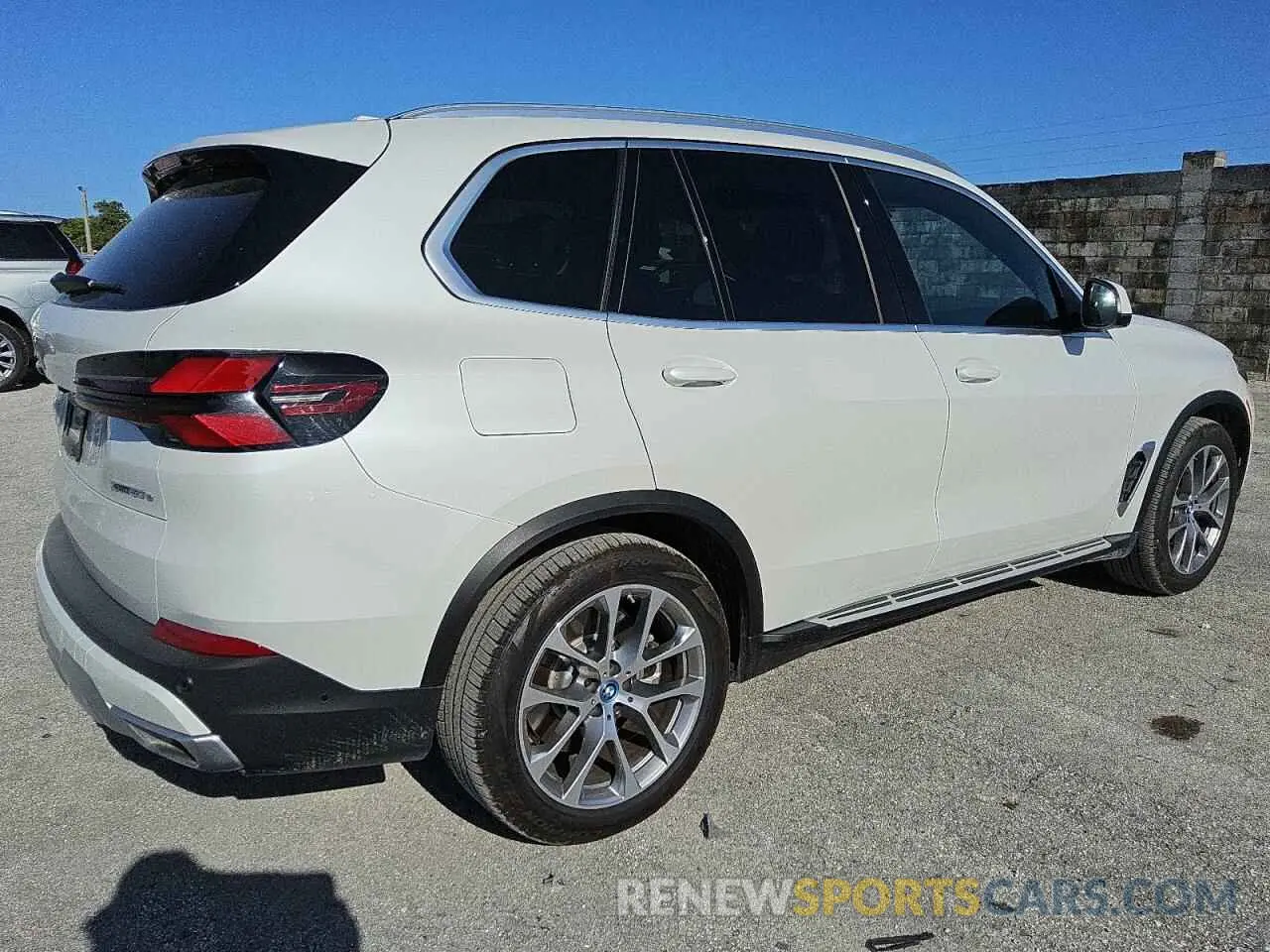3 fotografías del automóvil dañado 5UX43EU01S9Y95673 BMW X5 2025