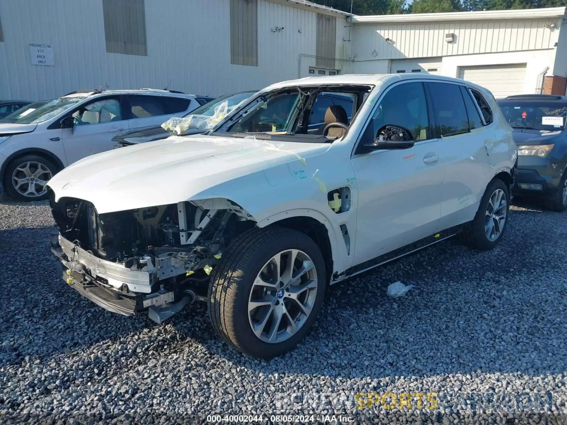 2 fotografías del automóvil dañado 5UX43EU02S9W51207 BMW X5 2025