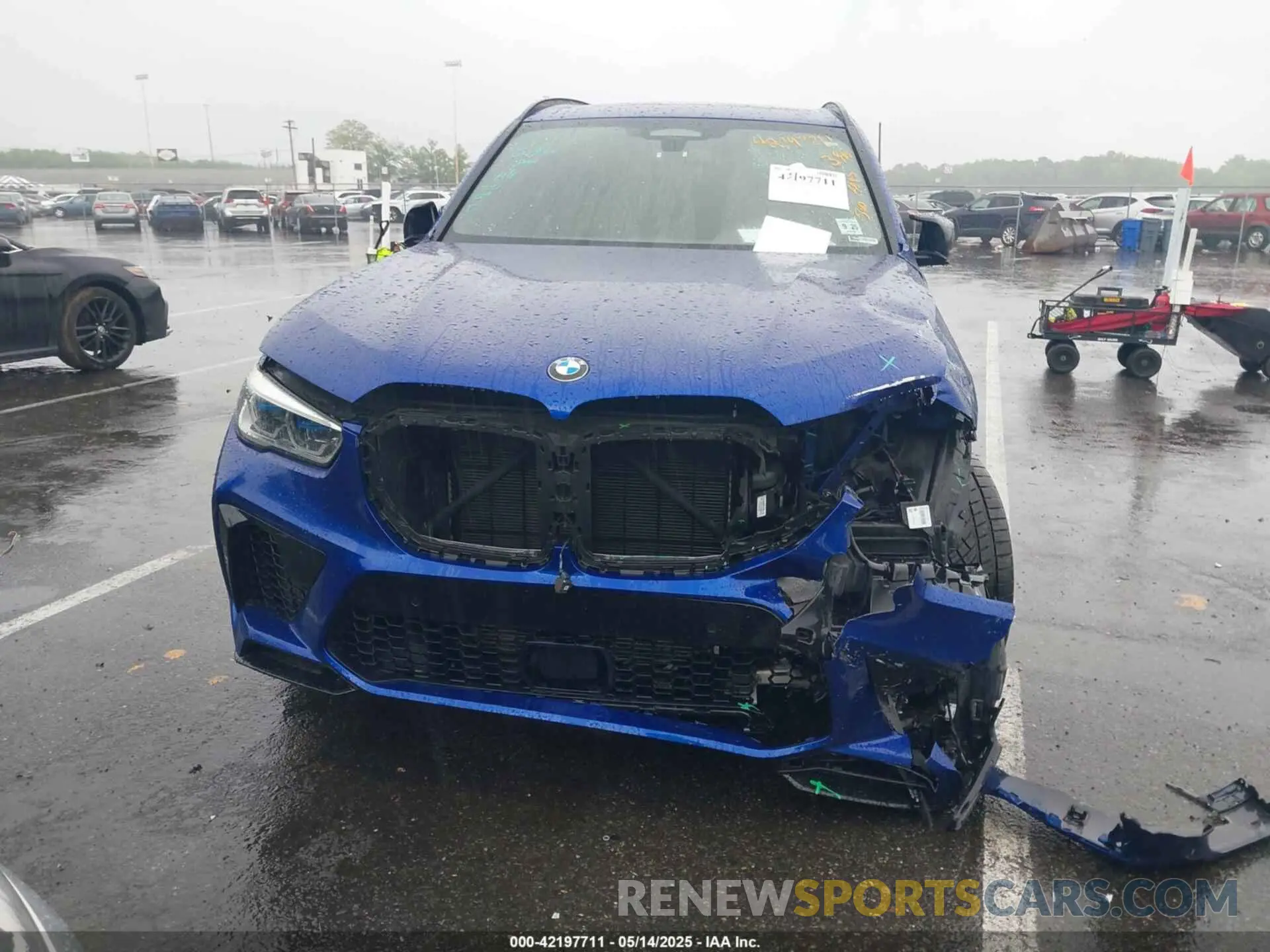 12 fotografías del automóvil dañado 5YMJU0C09L9C83612 BMW X5 M 2020