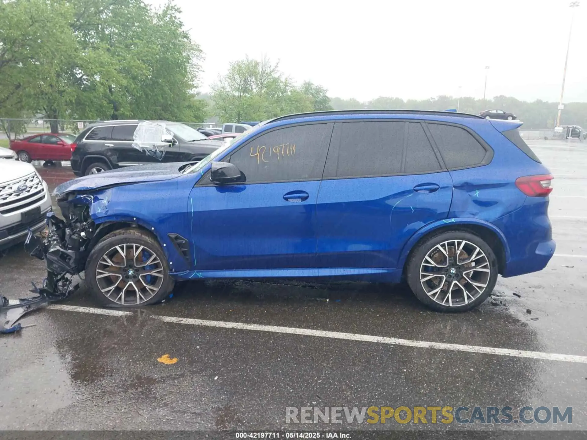 14 fotografías del automóvil dañado 5YMJU0C09L9C83612 BMW X5 M 2020
