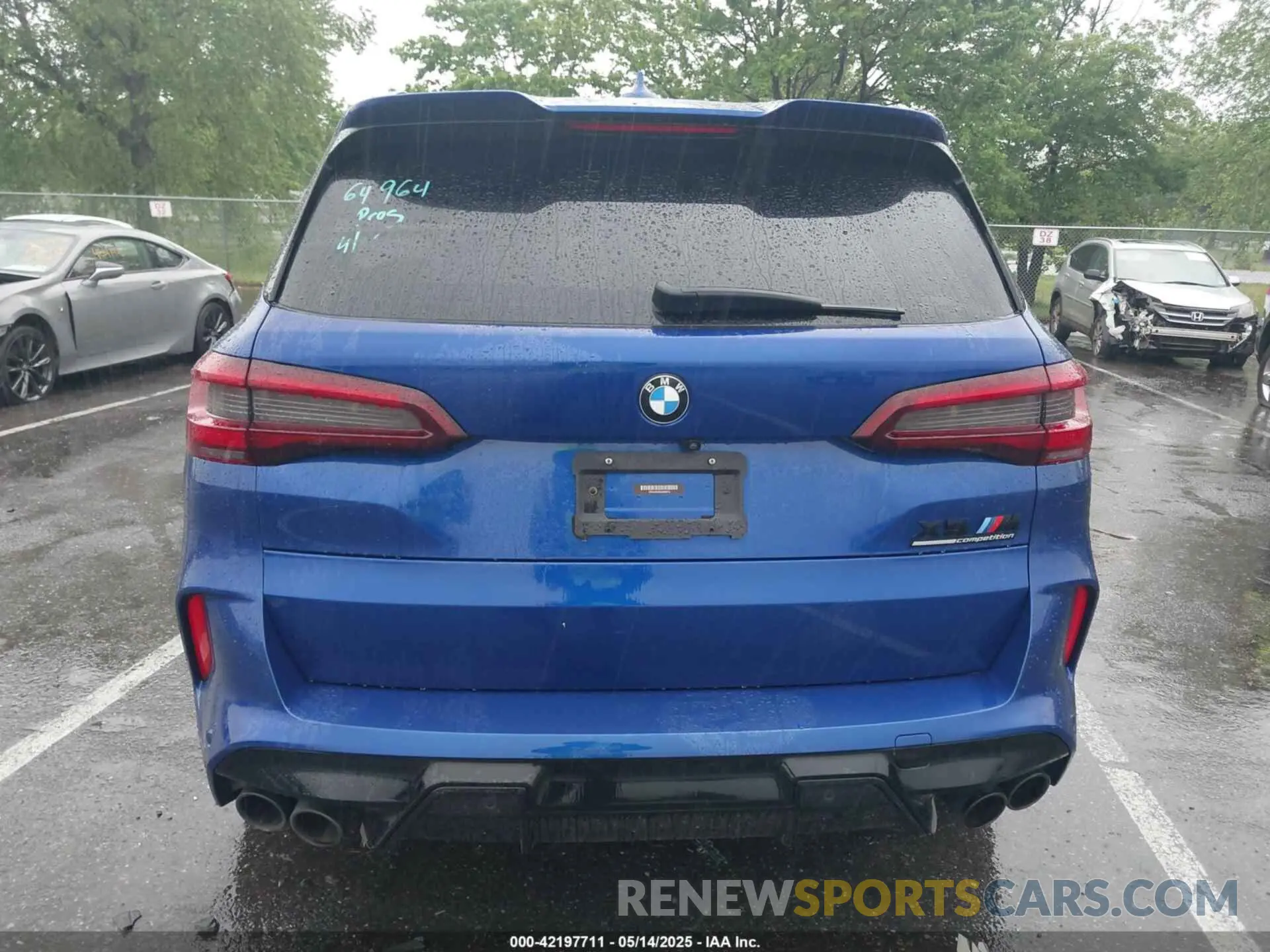 16 fotografías del automóvil dañado 5YMJU0C09L9C83612 BMW X5 M 2020