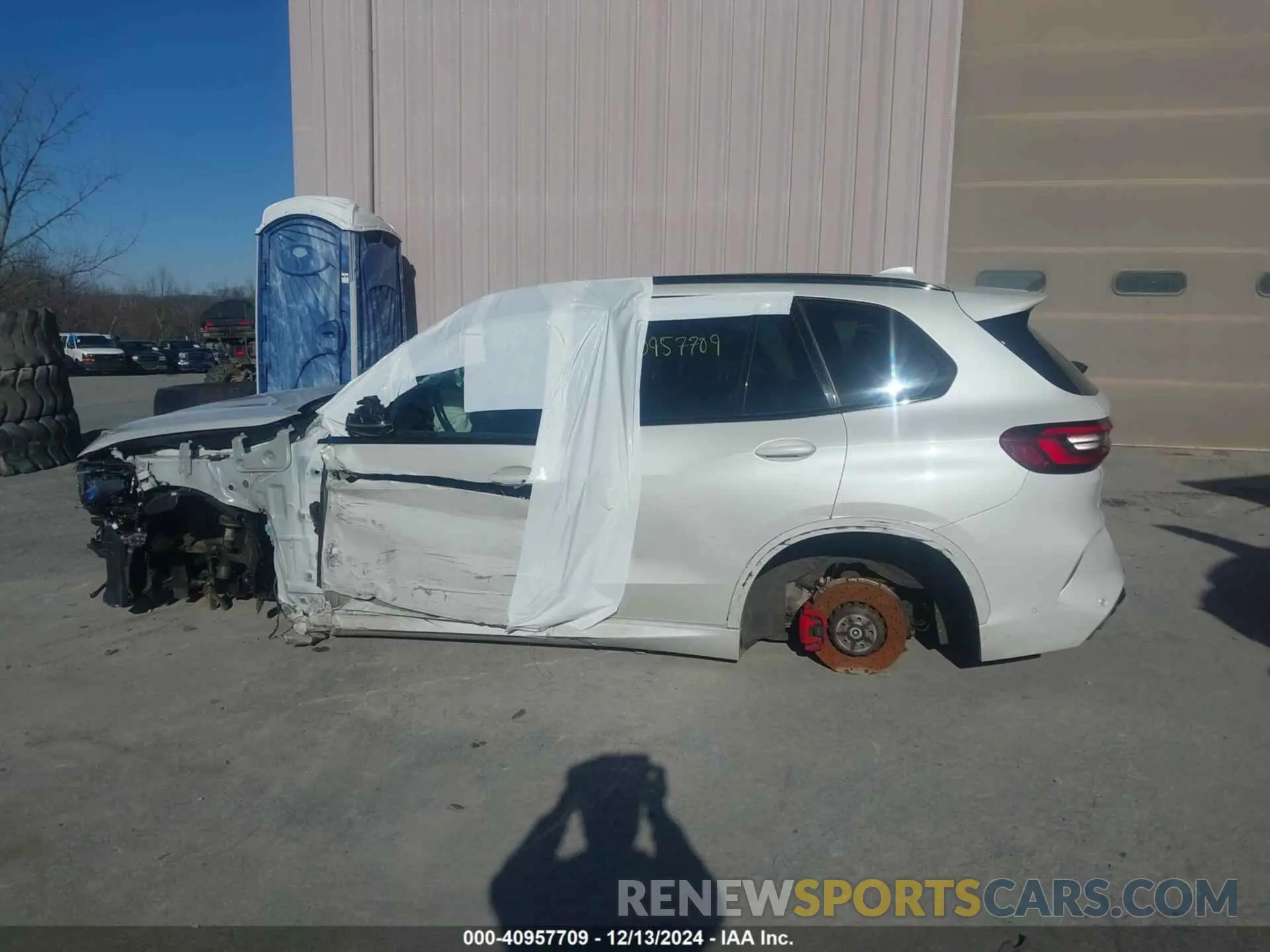 13 fotografías del automóvil dañado 5YMJU0C03P9R24062 BMW X5 M 2023