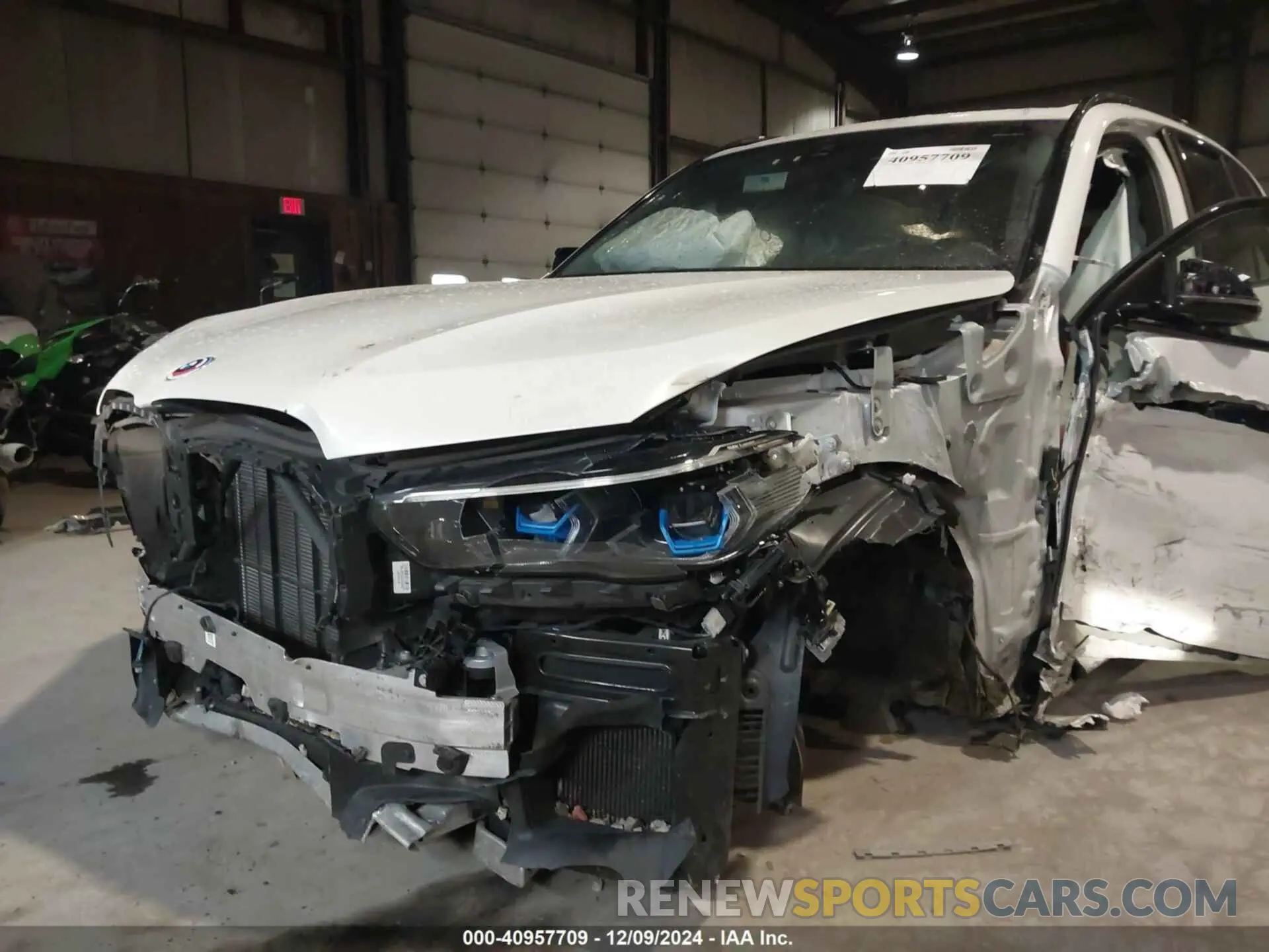 16 fotografías del automóvil dañado 5YMJU0C03P9R24062 BMW X5 M 2023